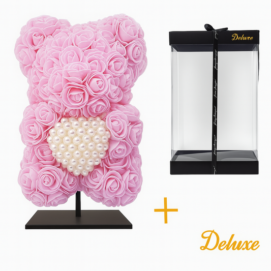 🧸💗 Beer DELUXE op Standaard – Lichtroze met Diamanten Hart | Luxe Cadeau