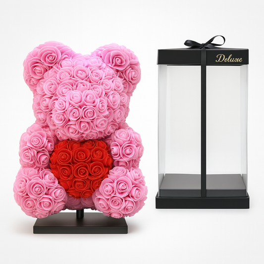 🧸🌺 Beer DELUXE op Standaard – Donkerroze met Rood Hart | Luxe Cadeau